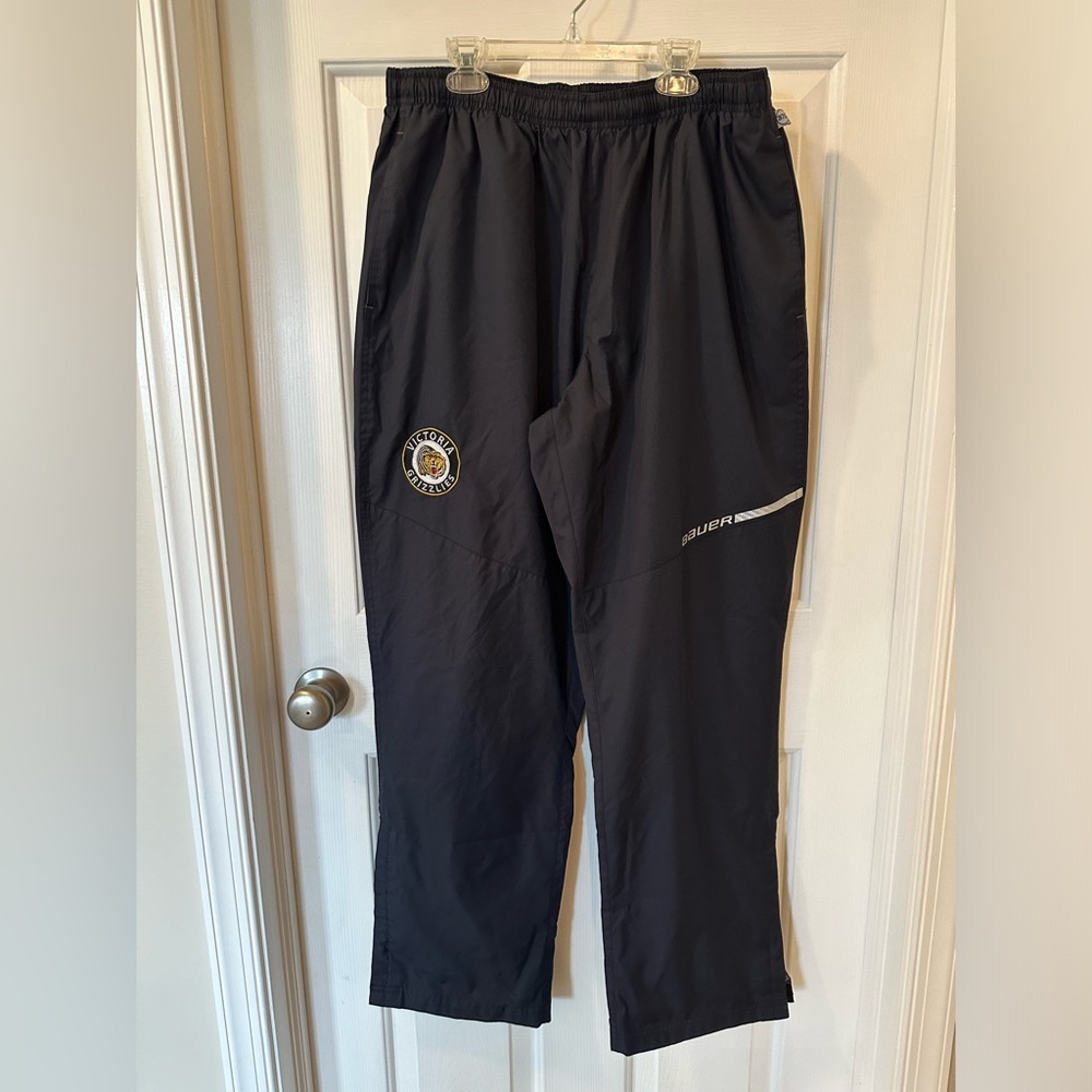 Bauer men”s wind pants. Black, Size XL. Victoria Grizzlies logo.